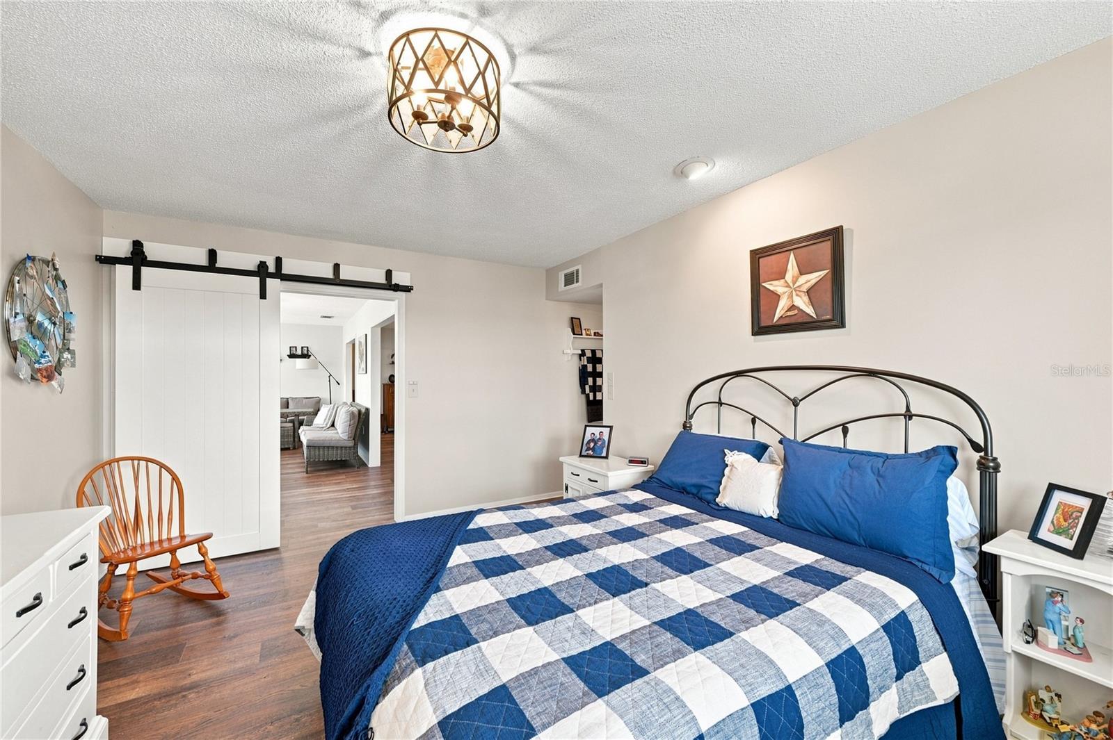 1405 HACIENDA DR