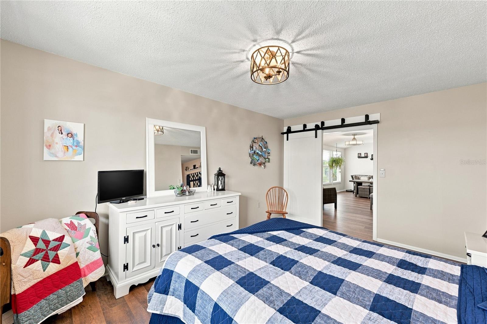 1405 HACIENDA DR