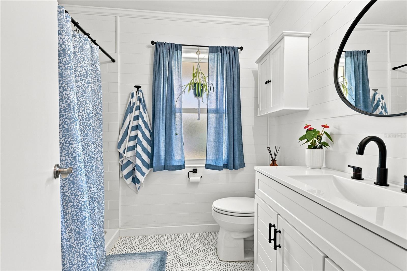 1405 HACIENDA DR
