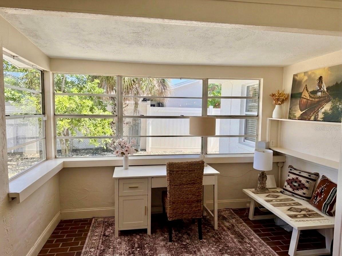 6512 KING PALM WAY