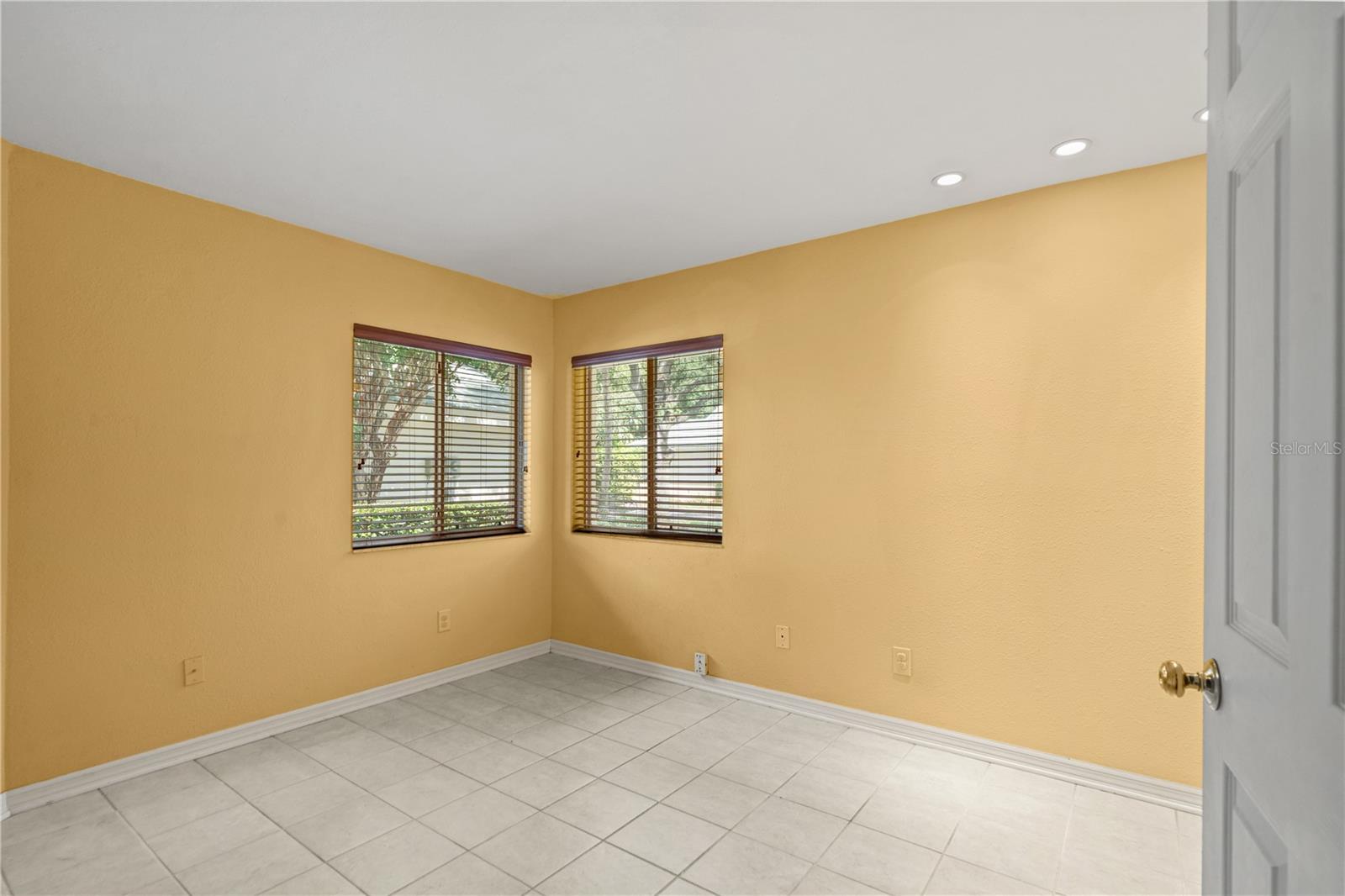 6005 FAIRWAY PALMS CT
