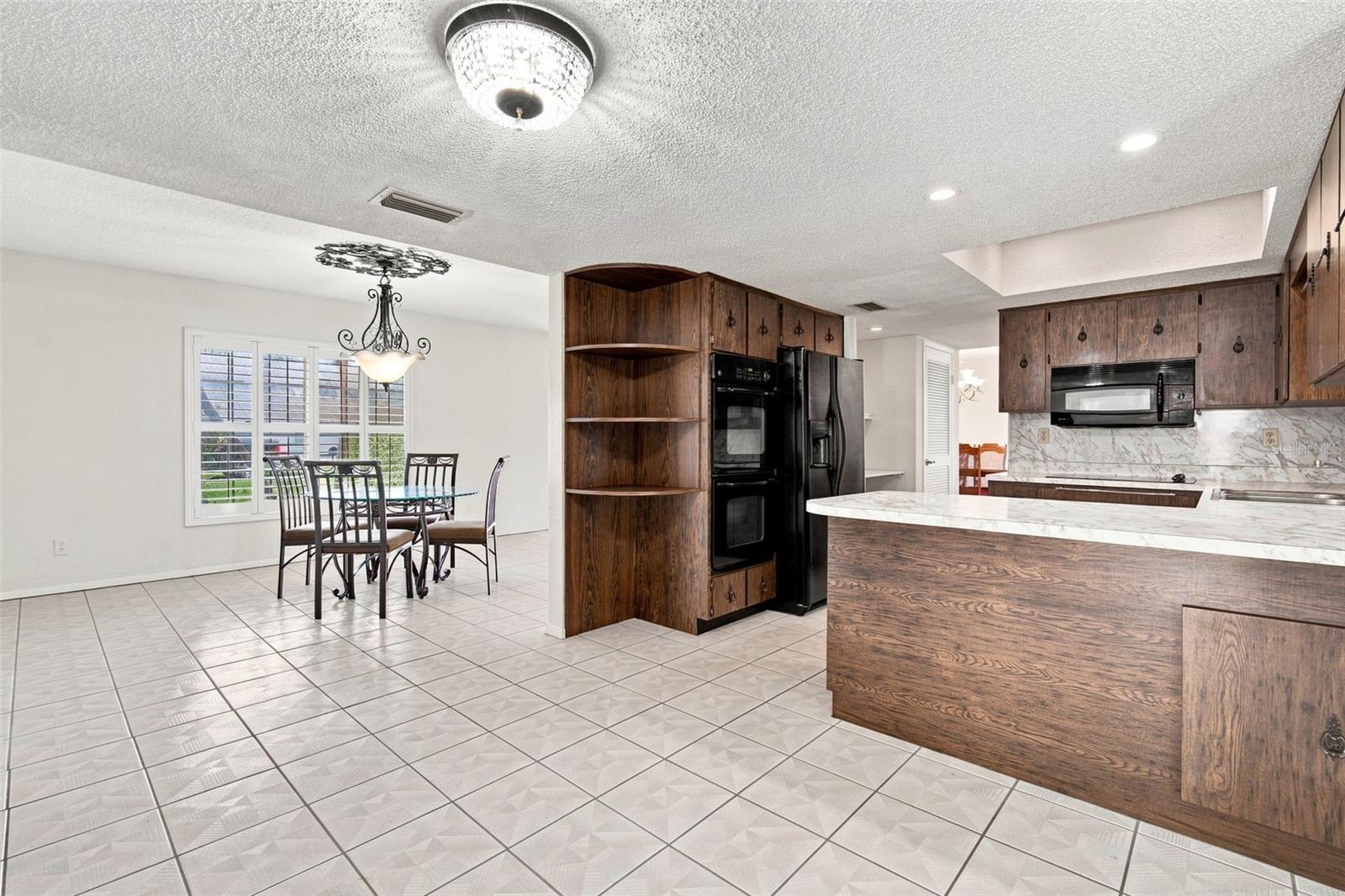 2705 SILVER LAKE AVE