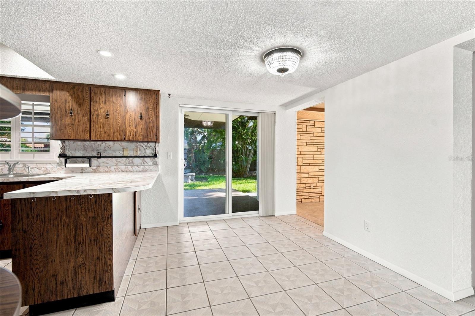 2705 SILVER LAKE AVE