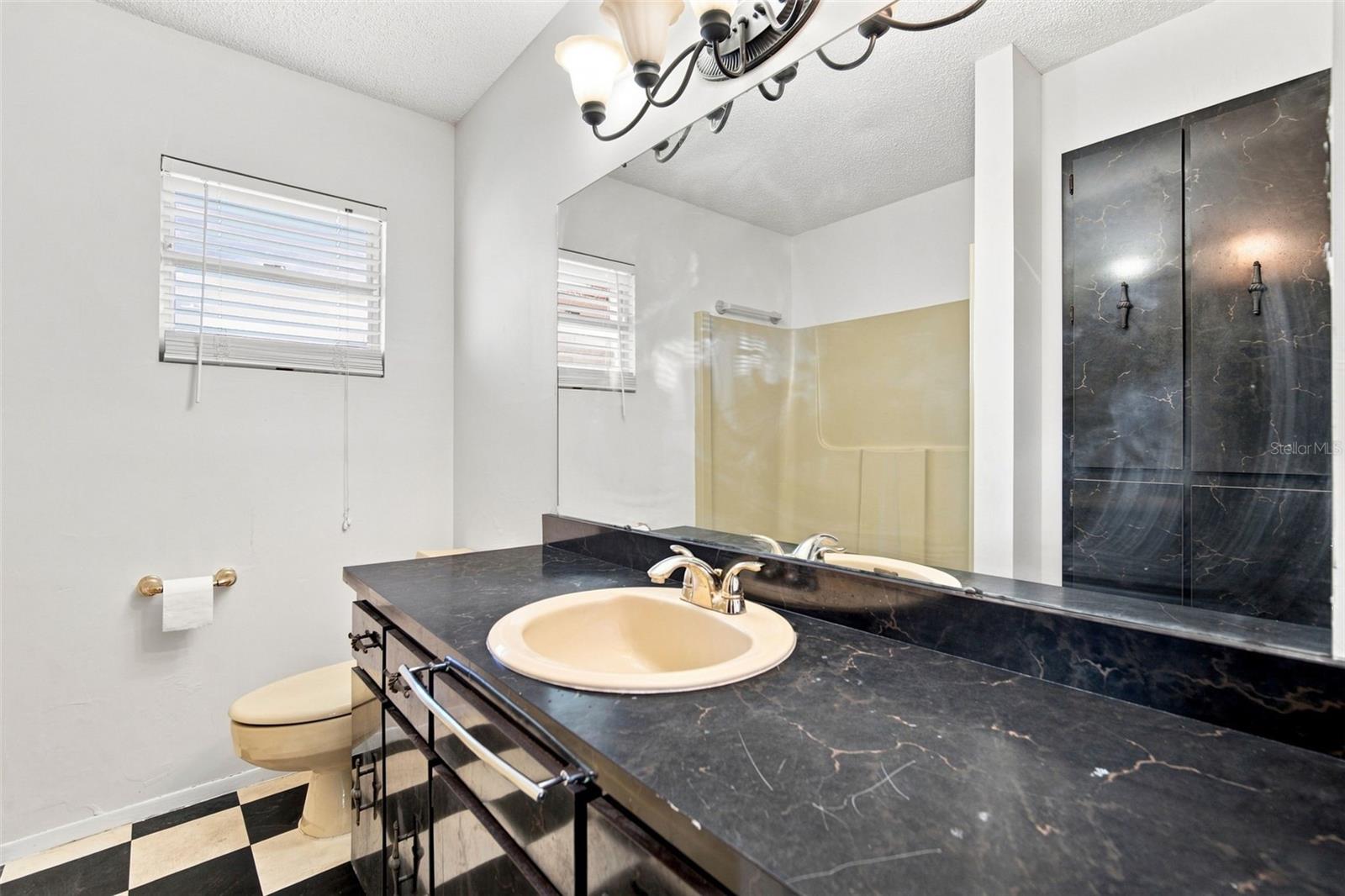 2705 SILVER LAKE AVE
