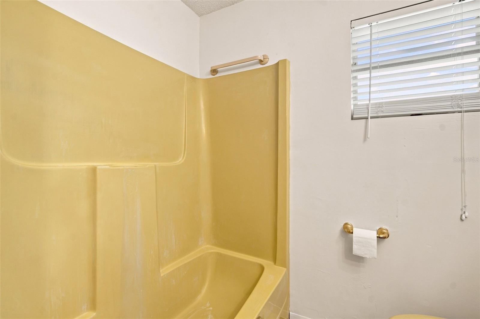 2705 SILVER LAKE AVE