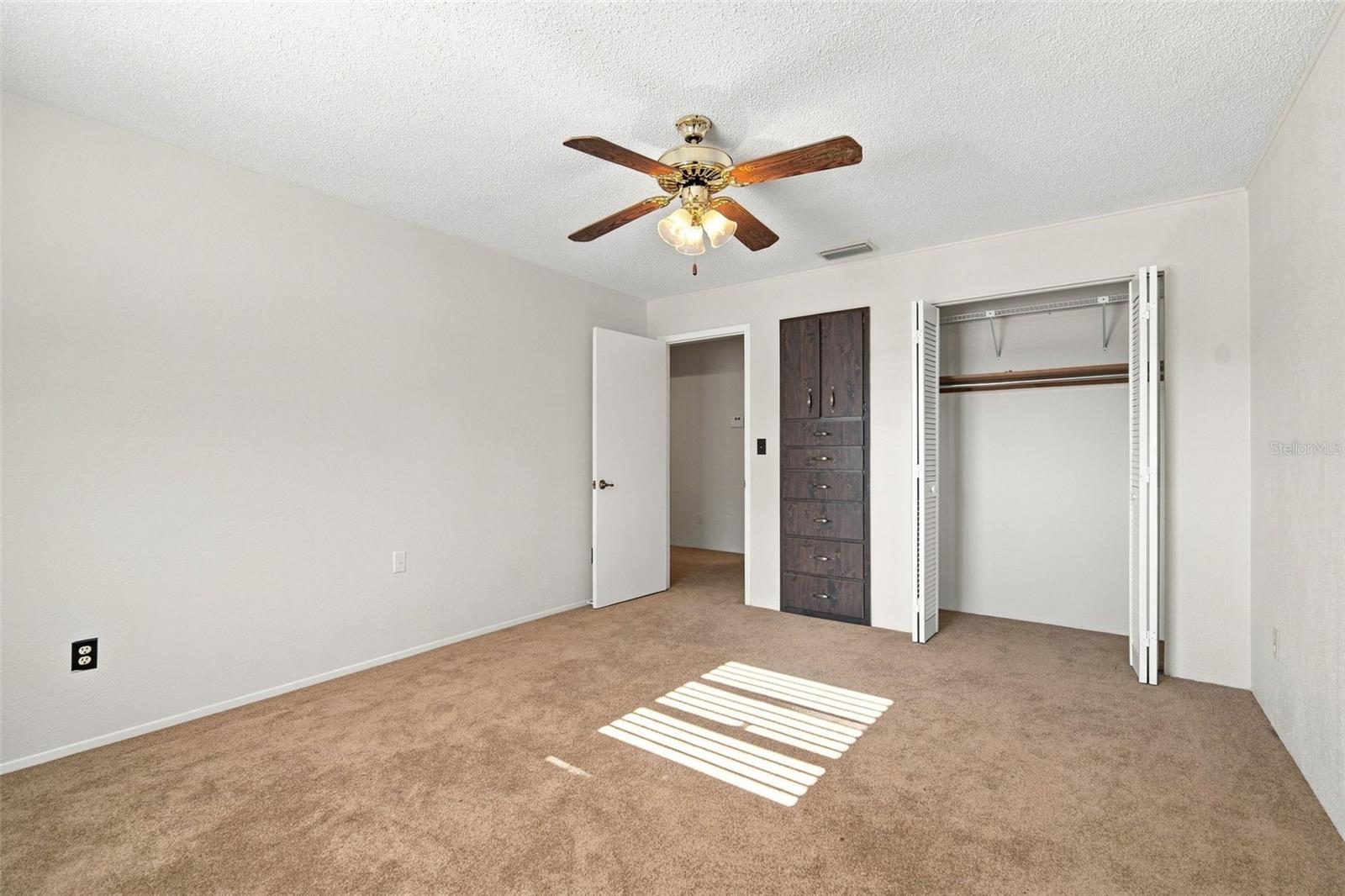 2705 SILVER LAKE AVE
