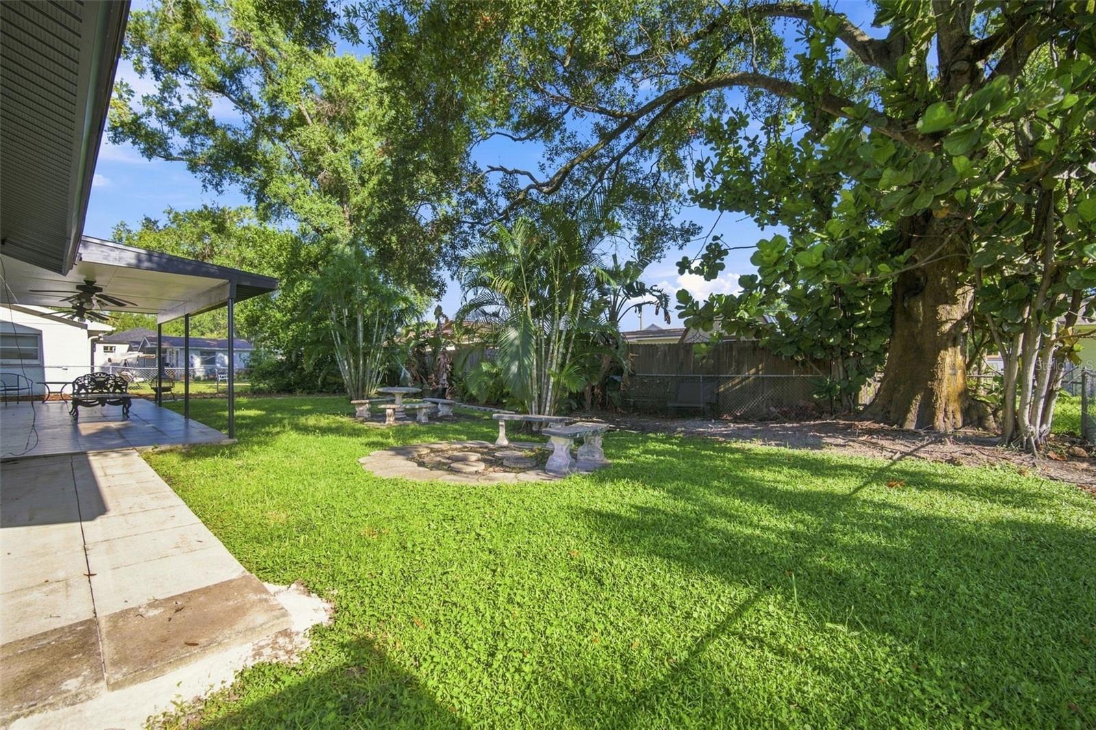 2705 SILVER LAKE AVE