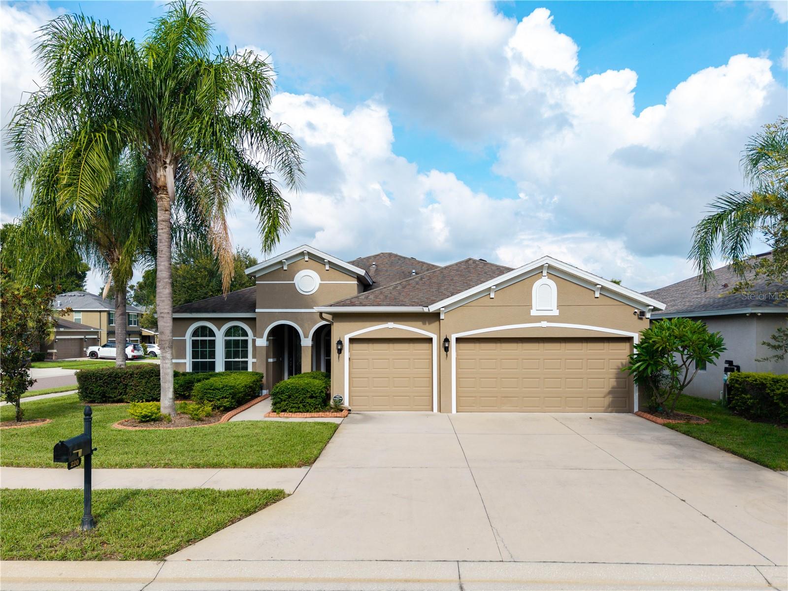 220 Parsons Woods Dr, Seffner