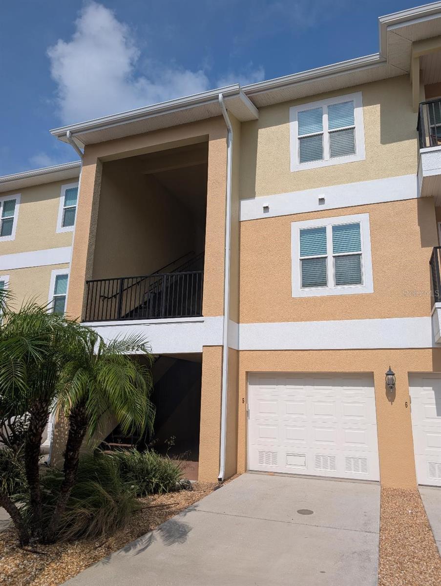 6420 BANYAN BLVD #203