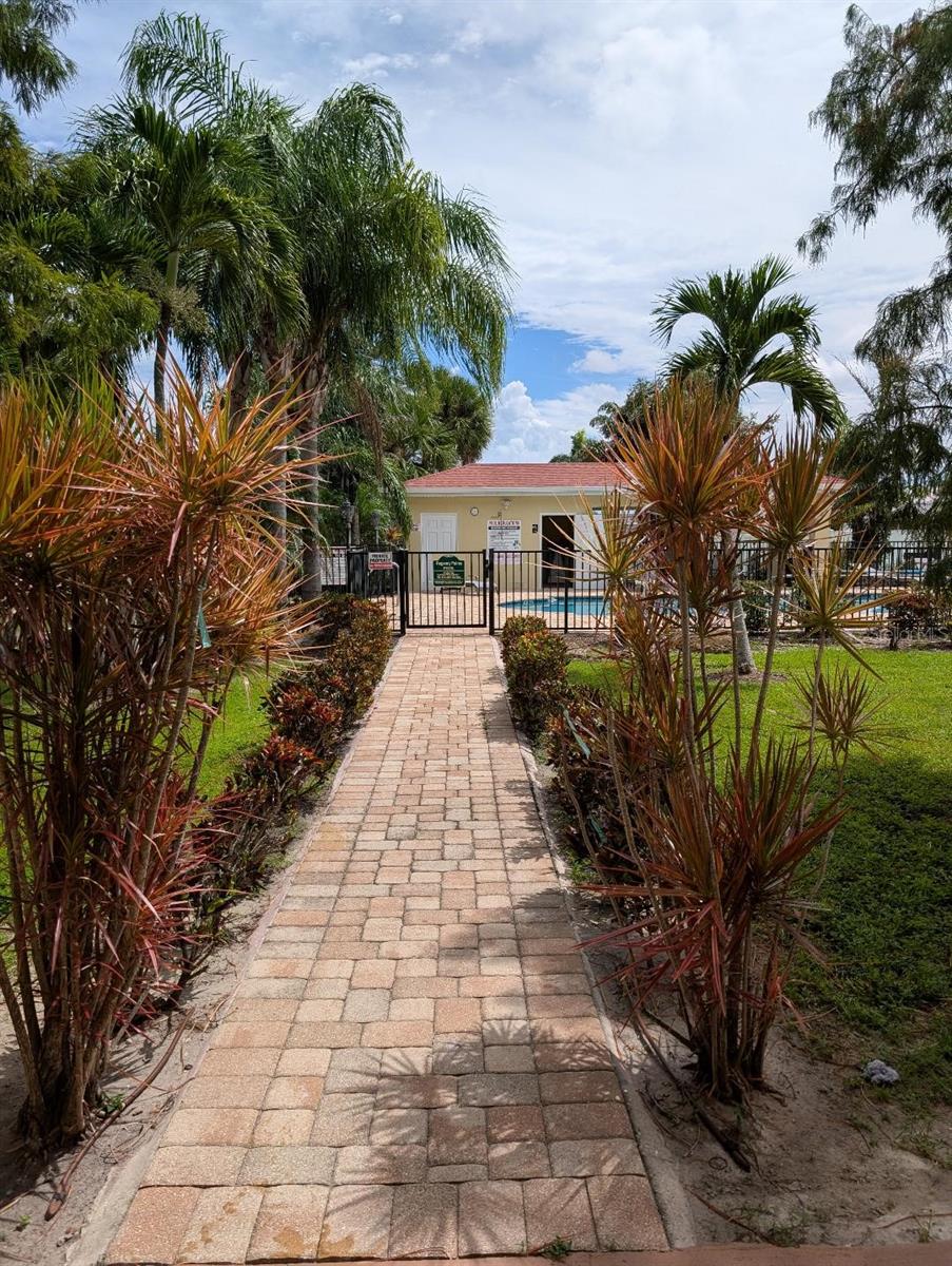 6420 BANYAN BLVD #203