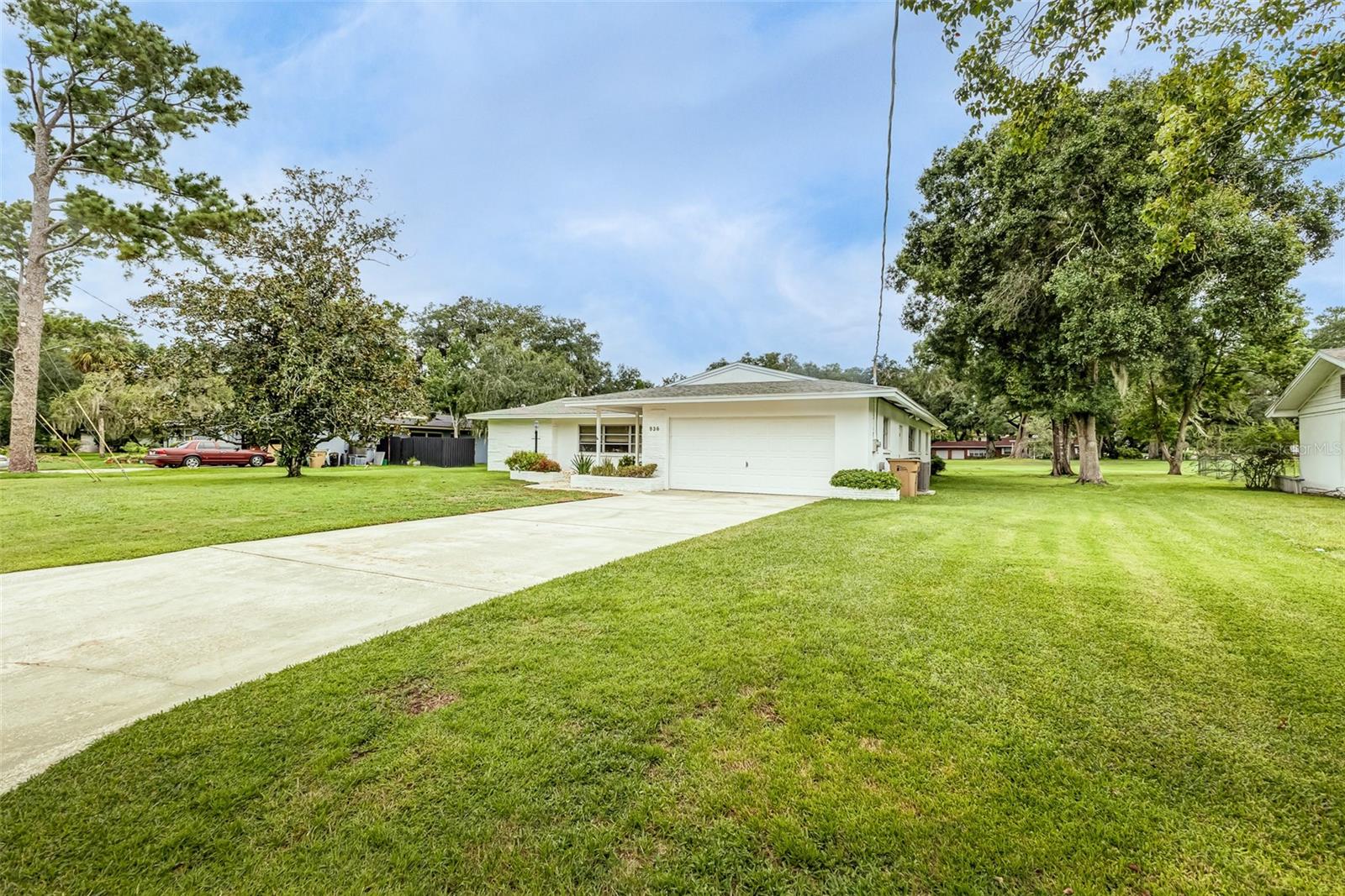 936 N Riverhills Dr, Tampa