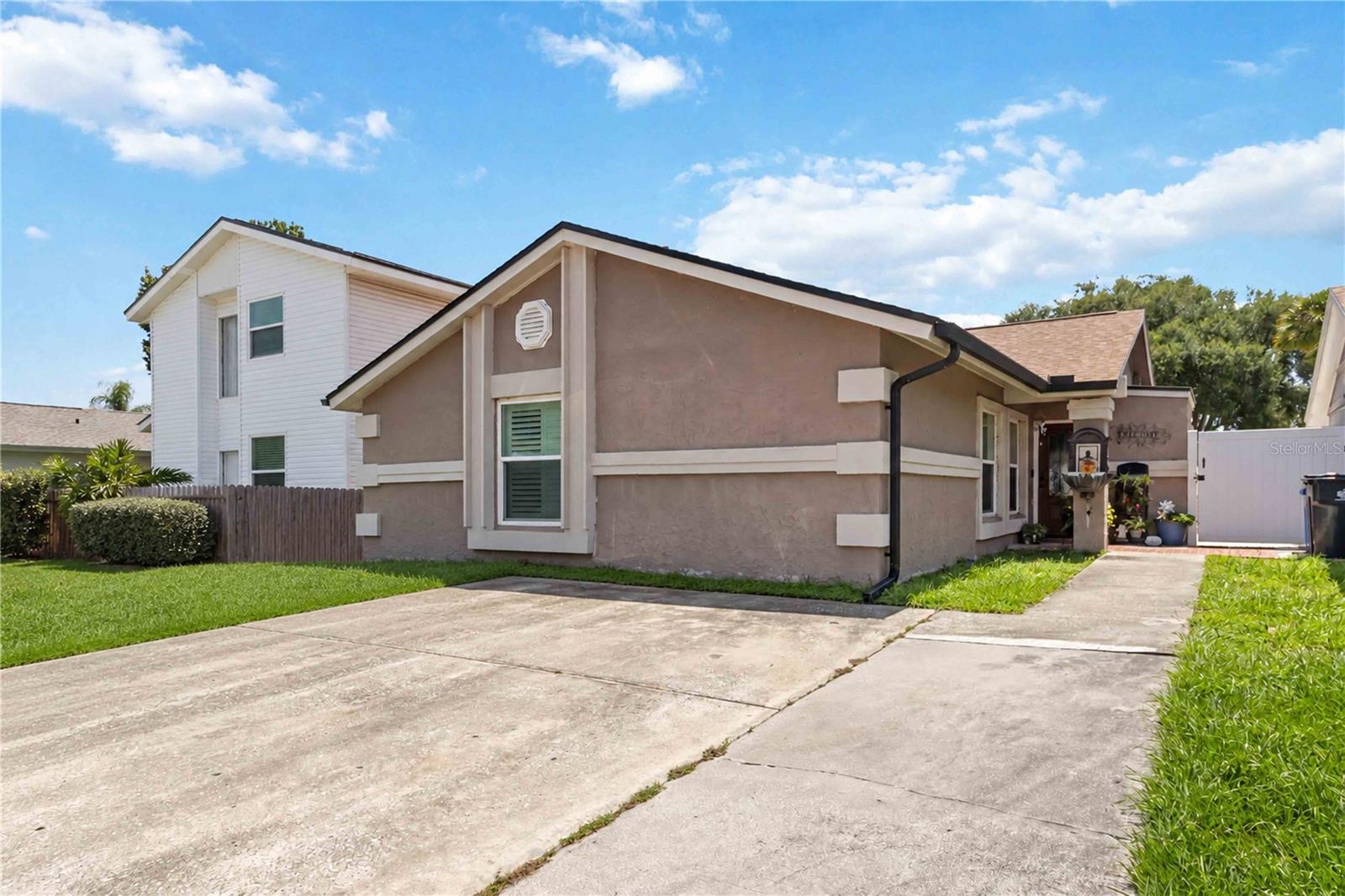10327 Parkcrest Dr, Tampa
