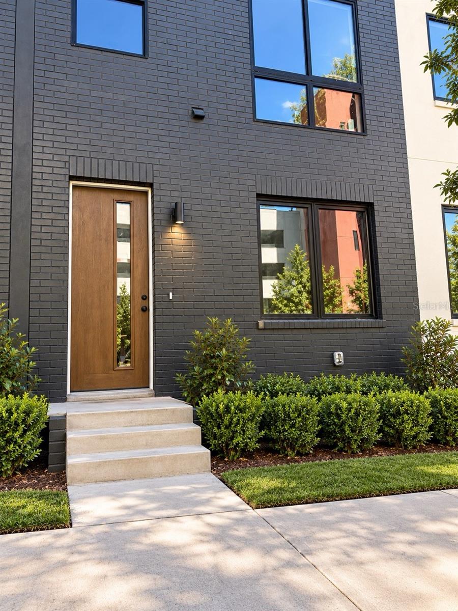 2117 N OLA AVE #3