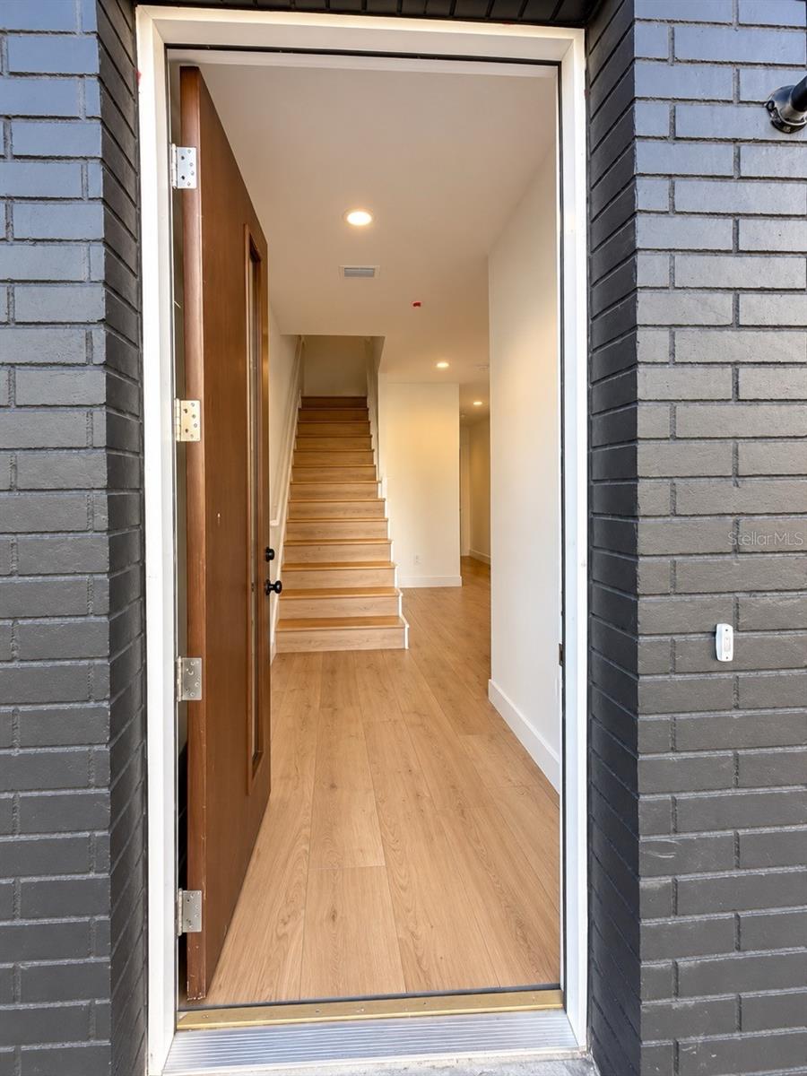 2117 N OLA AVE #3