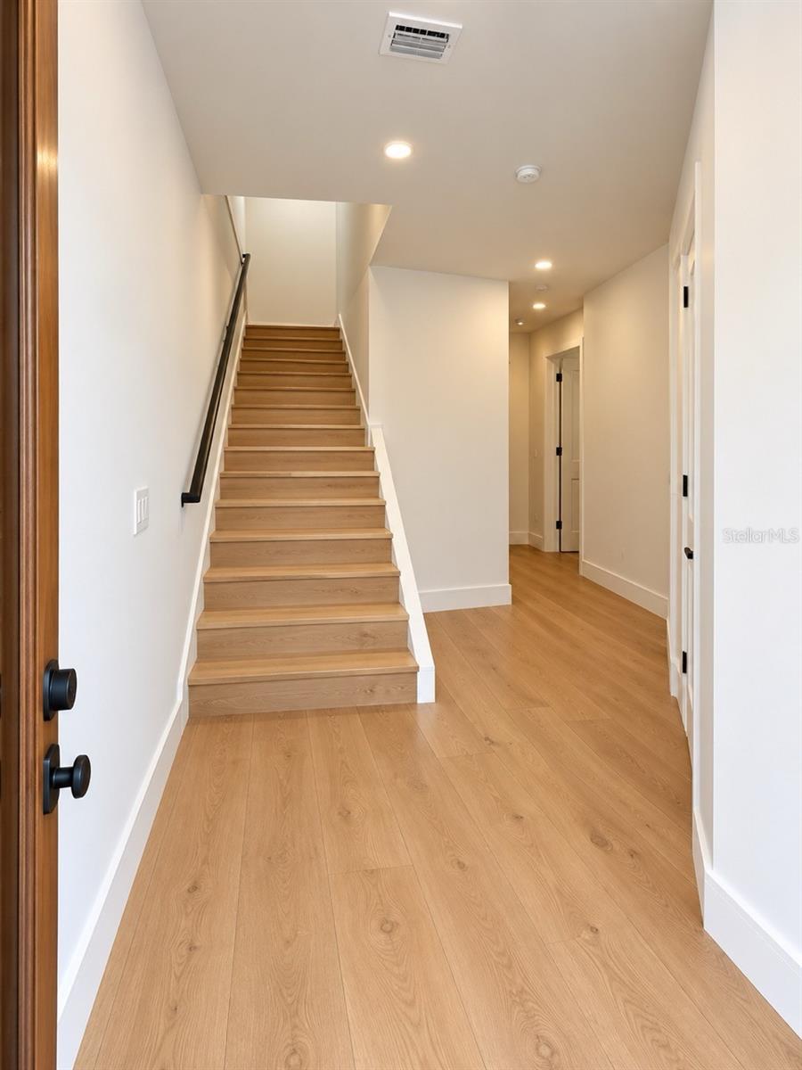 2117 N OLA AVE #3