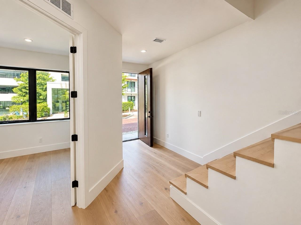 2117 N OLA AVE #3