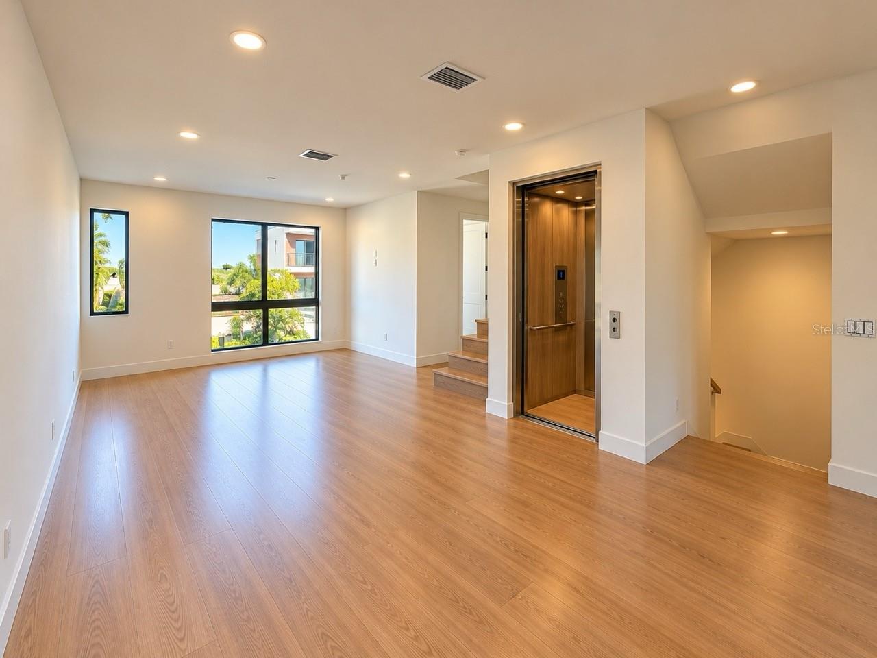2117 N OLA AVE #3