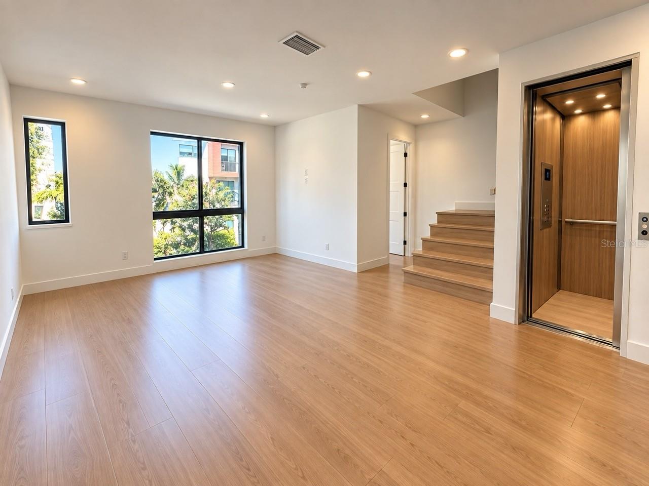 2117 N OLA AVE #3
