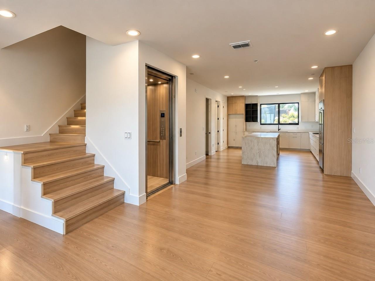 2117 N OLA AVE #3