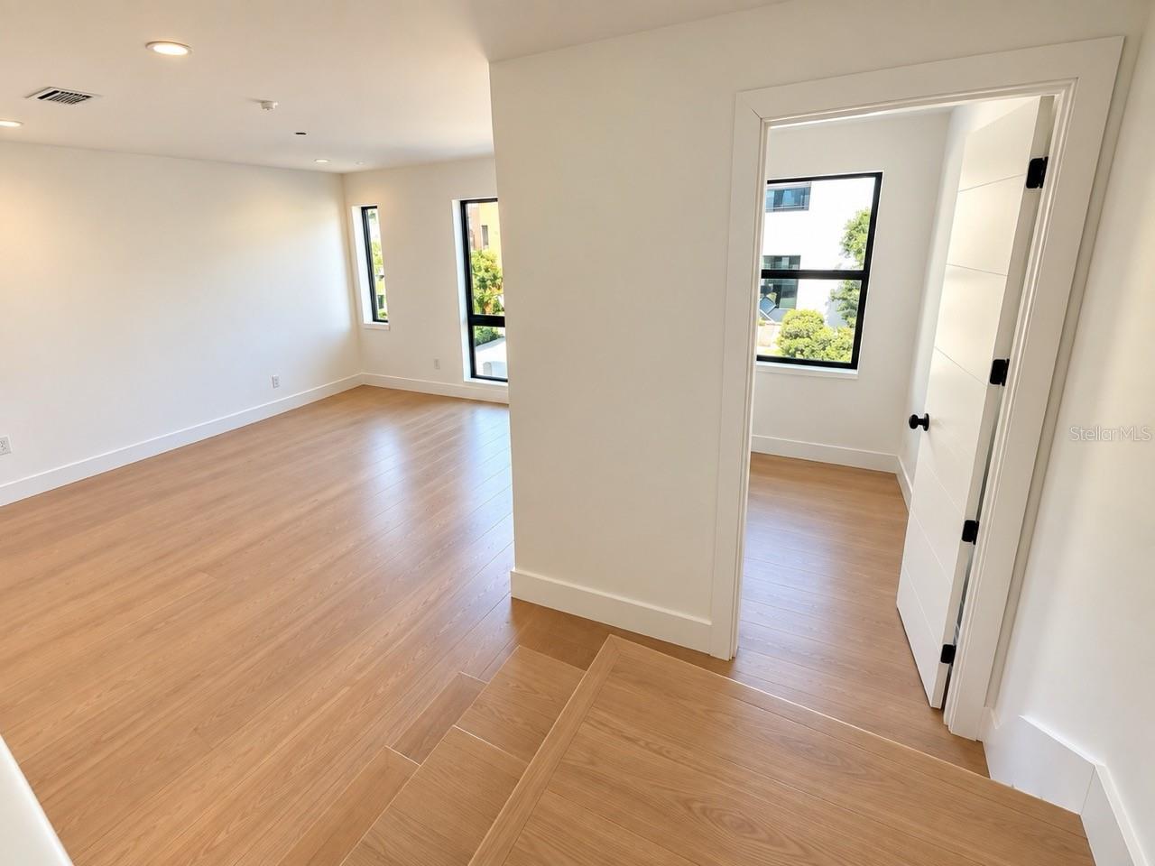 2117 N OLA AVE #3