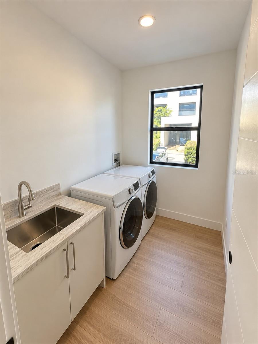 2117 N OLA AVE #3