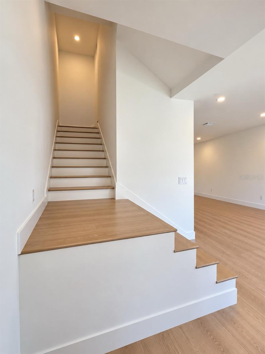2117 N OLA AVE #3
