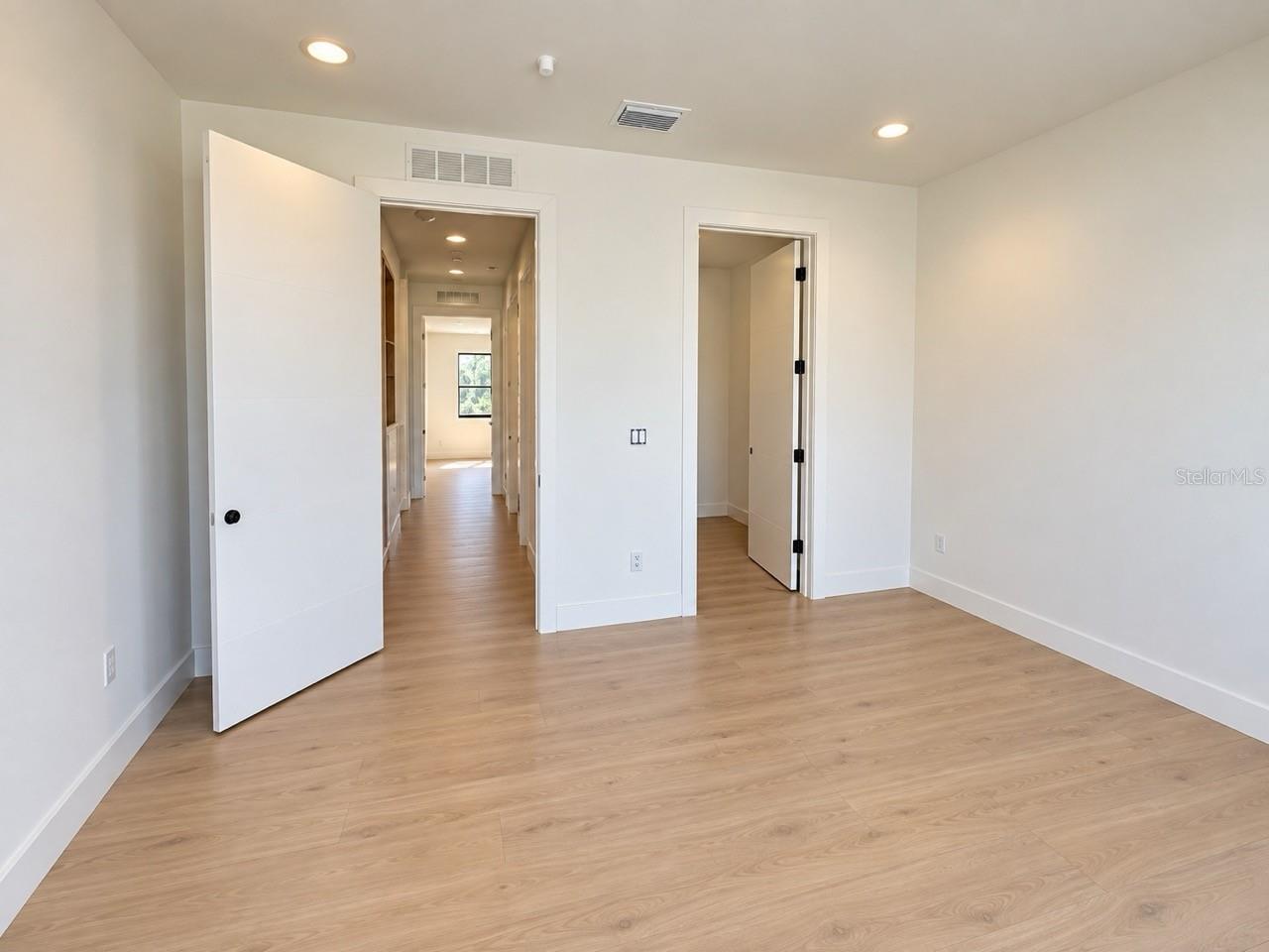 2117 N OLA AVE #3