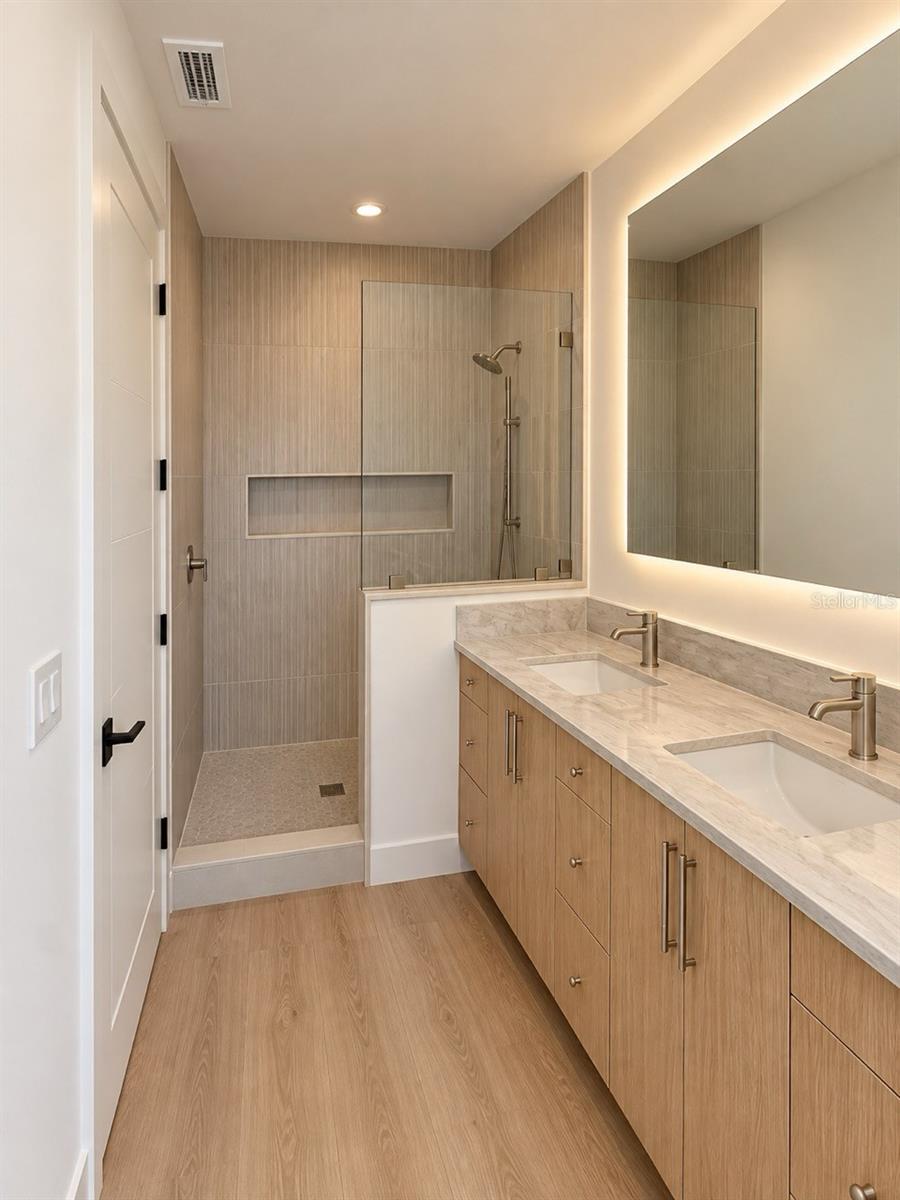 2117 N OLA AVE #3