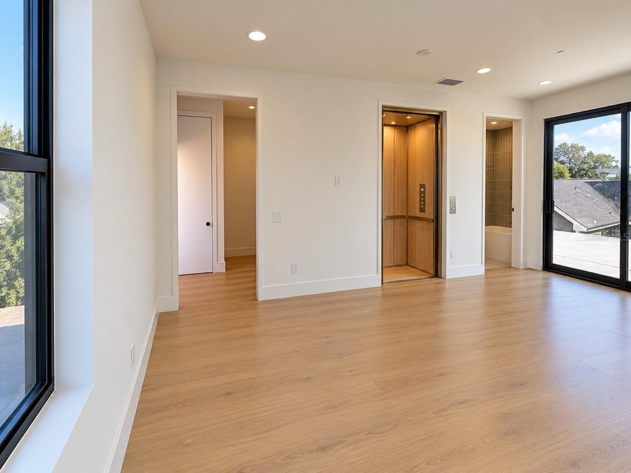 2117 N OLA AVE #3