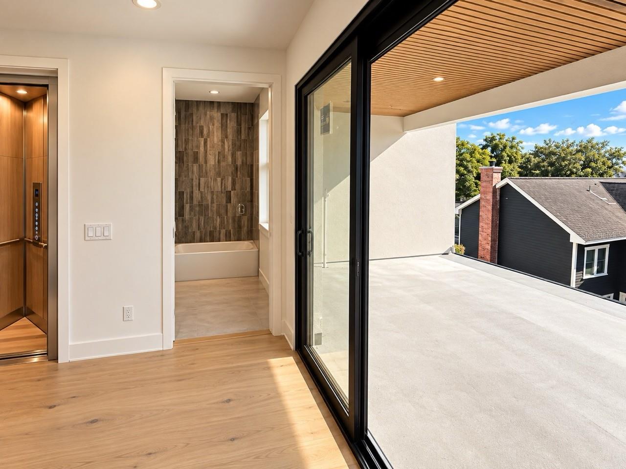 2117 N OLA AVE #3