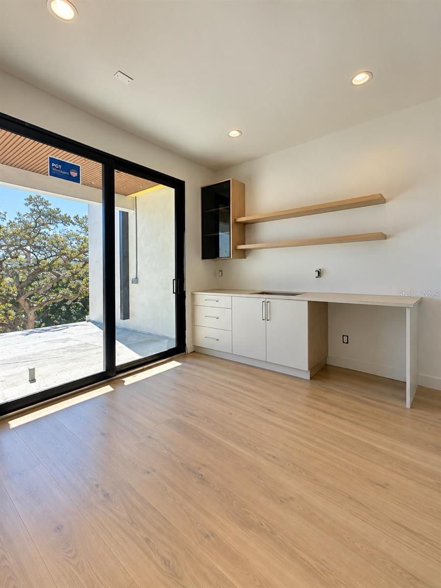2117 N OLA AVE #3