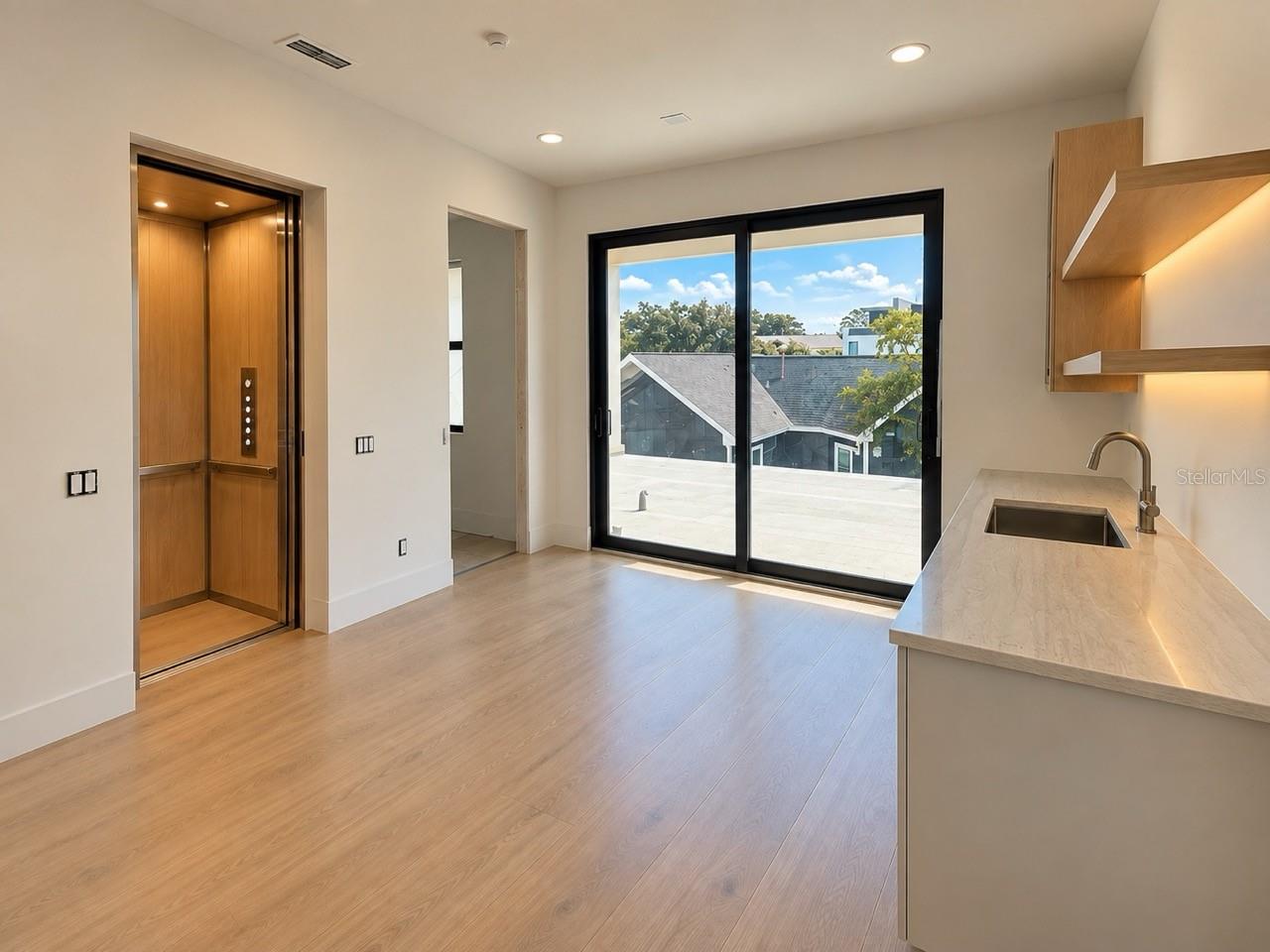 2117 N OLA AVE #3