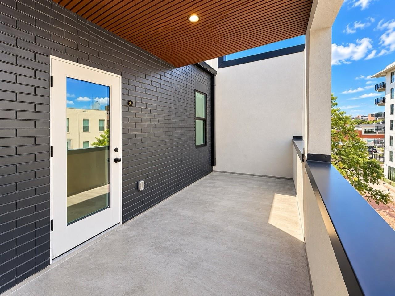 2117 N OLA AVE #3