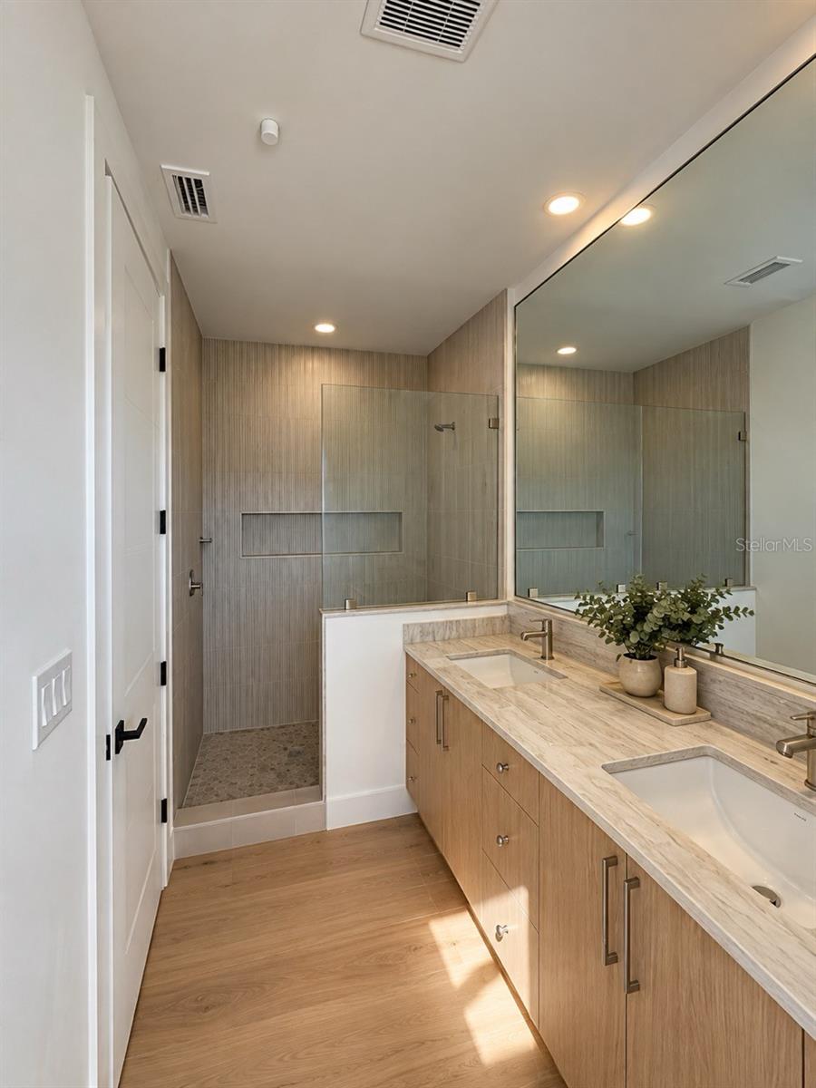 2117 N OLA AVE #3