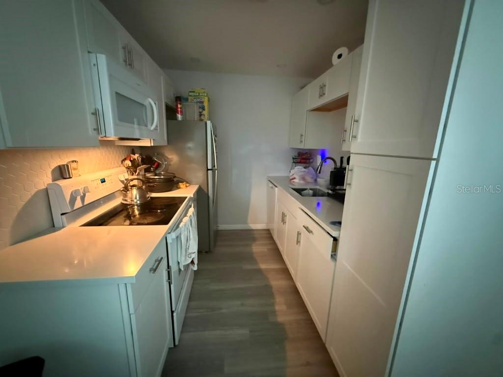 1402 4TH AVE NE