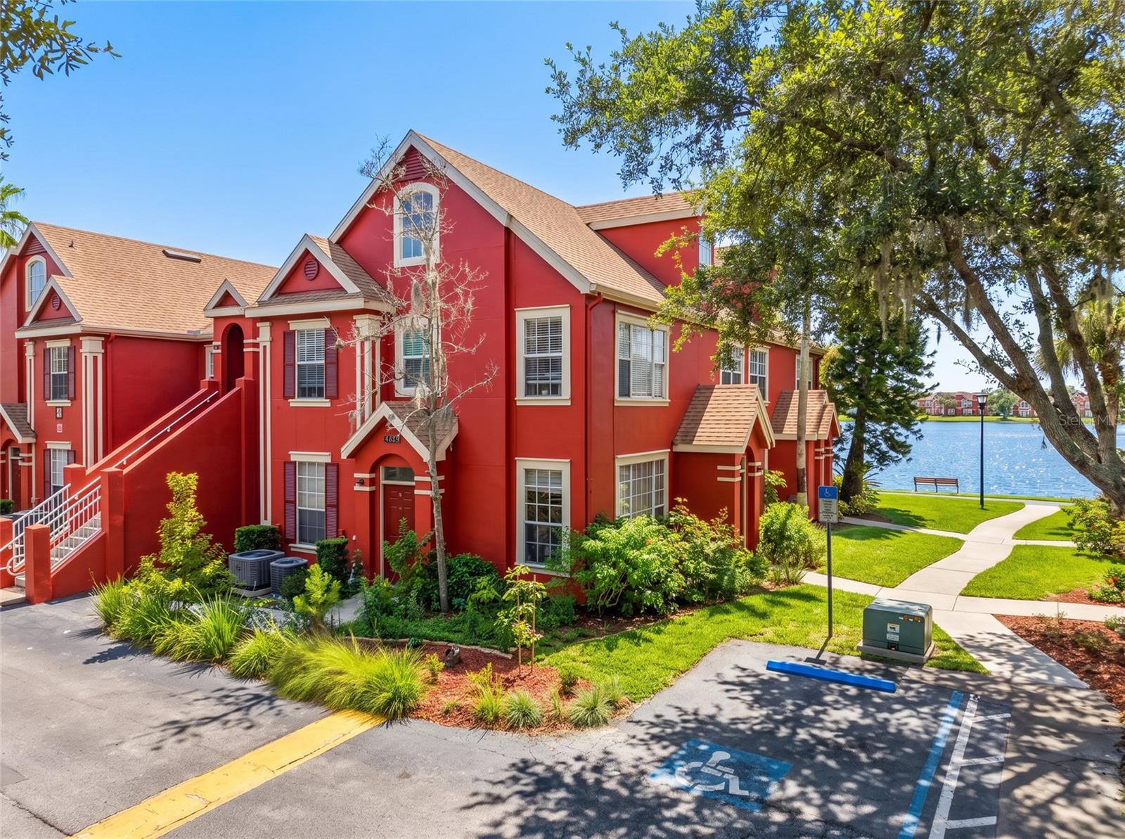 9186 Lake Chase Island Way, Tampa