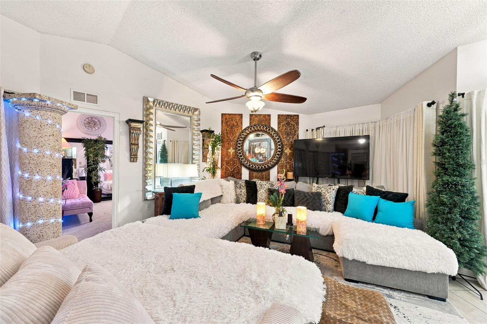 8136 GOLF CLUB CT