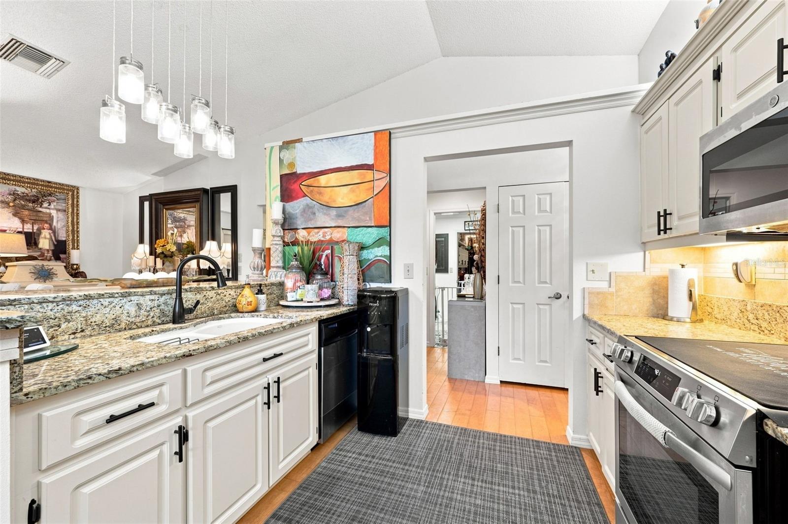 8136 GOLF CLUB CT
