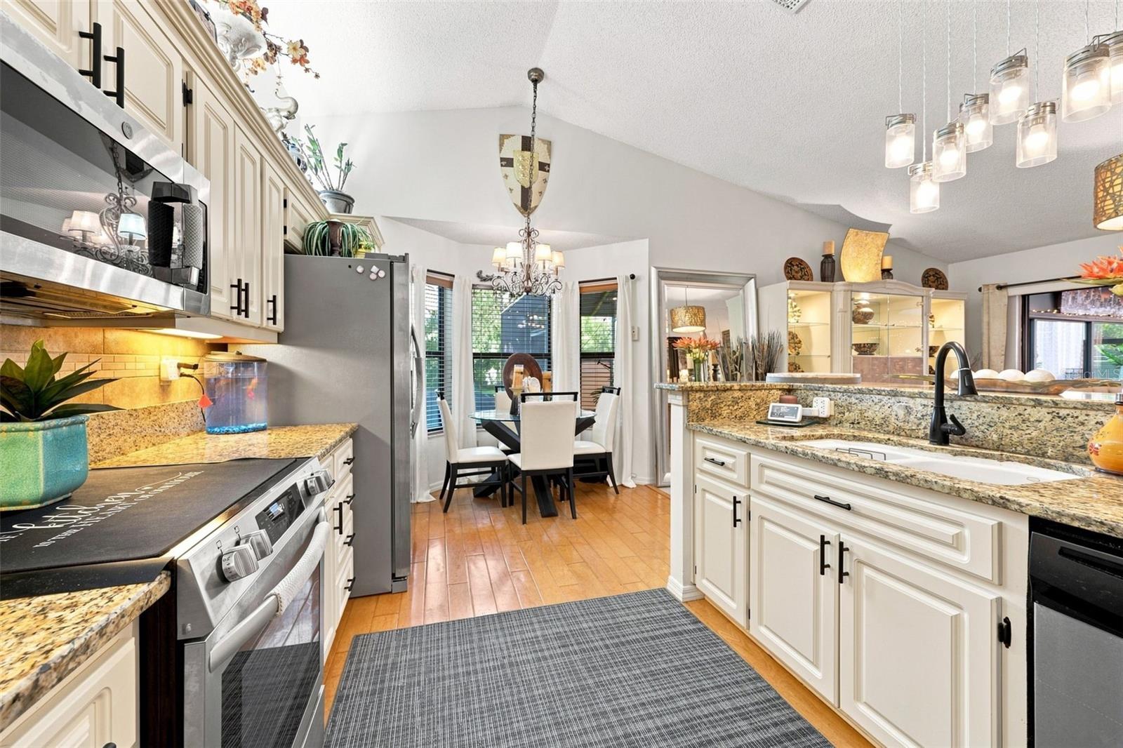 8136 GOLF CLUB CT