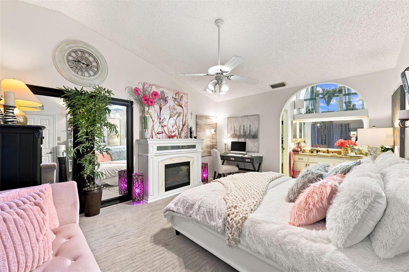 8136 GOLF CLUB CT