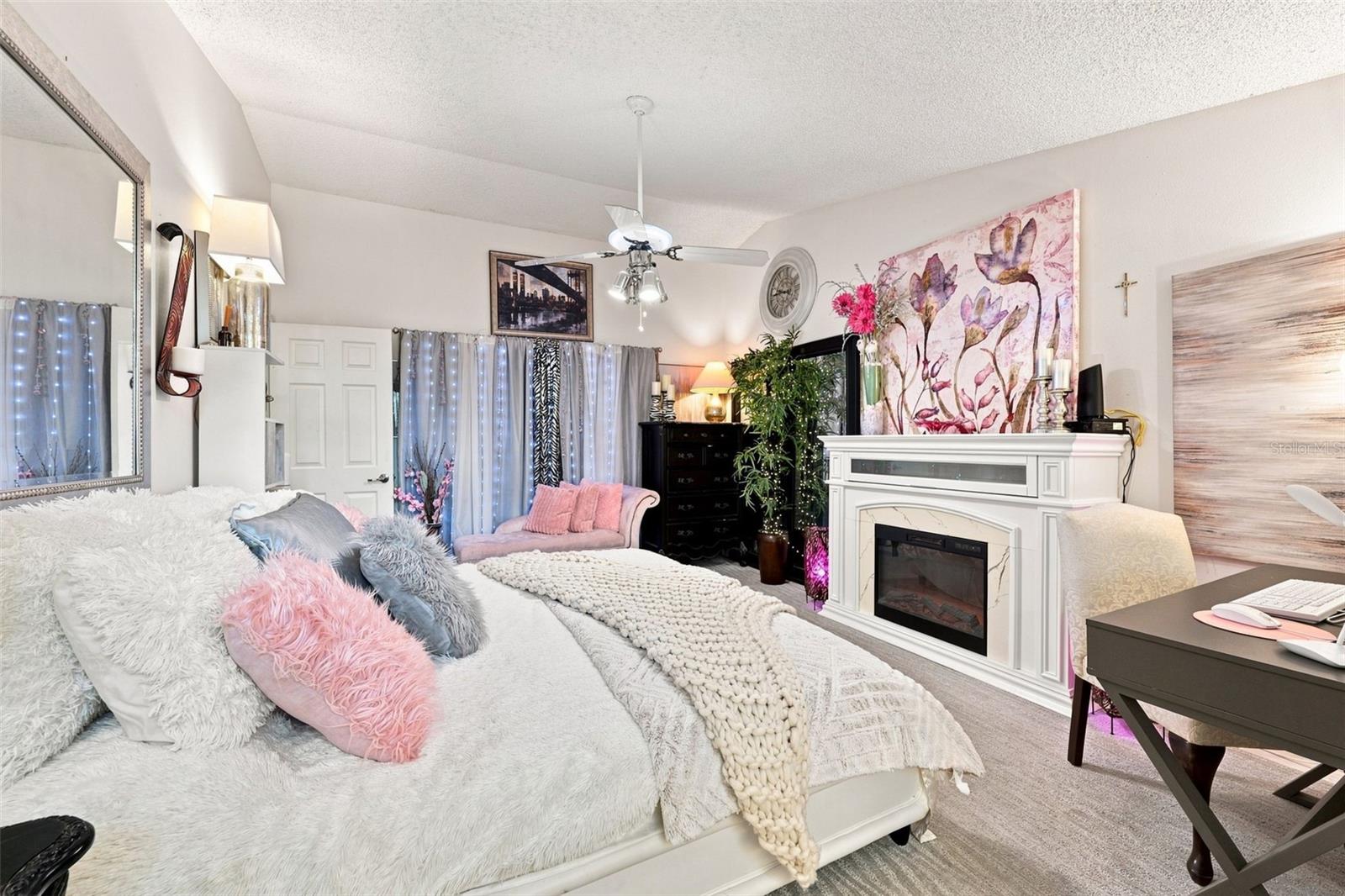 8136 GOLF CLUB CT