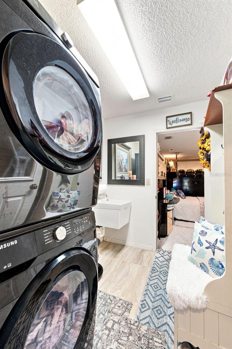 8136 GOLF CLUB CT