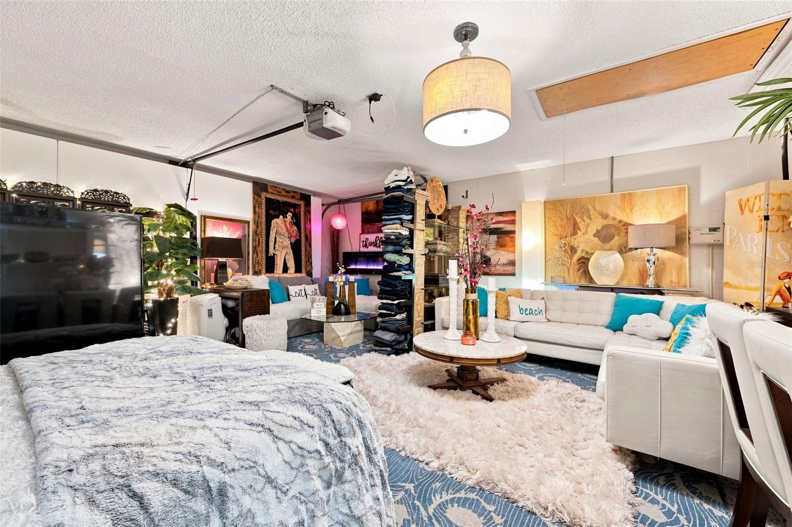 8136 GOLF CLUB CT