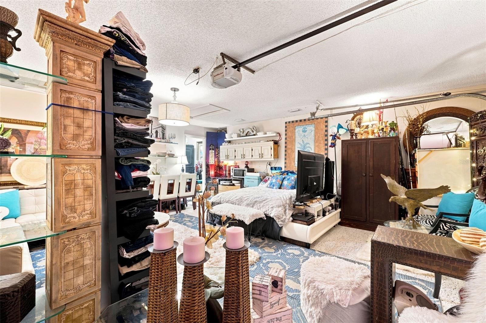 8136 GOLF CLUB CT