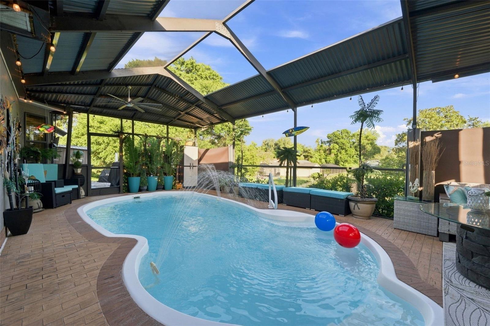 8136 GOLF CLUB CT