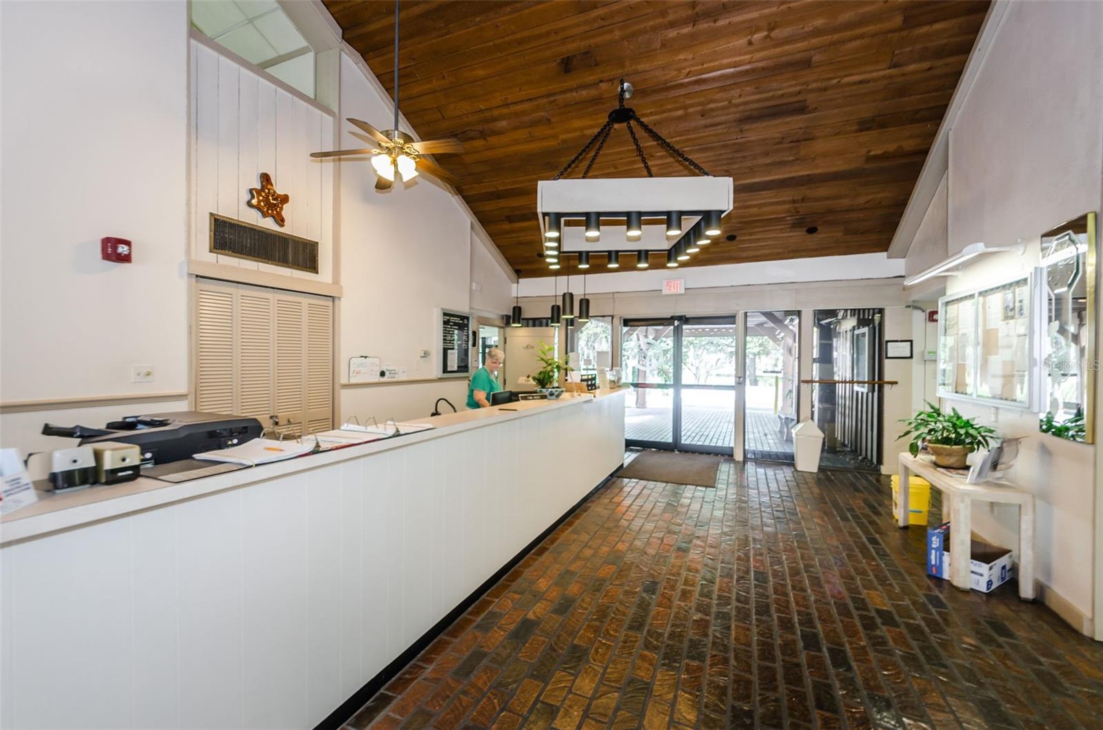 8136 GOLF CLUB CT
