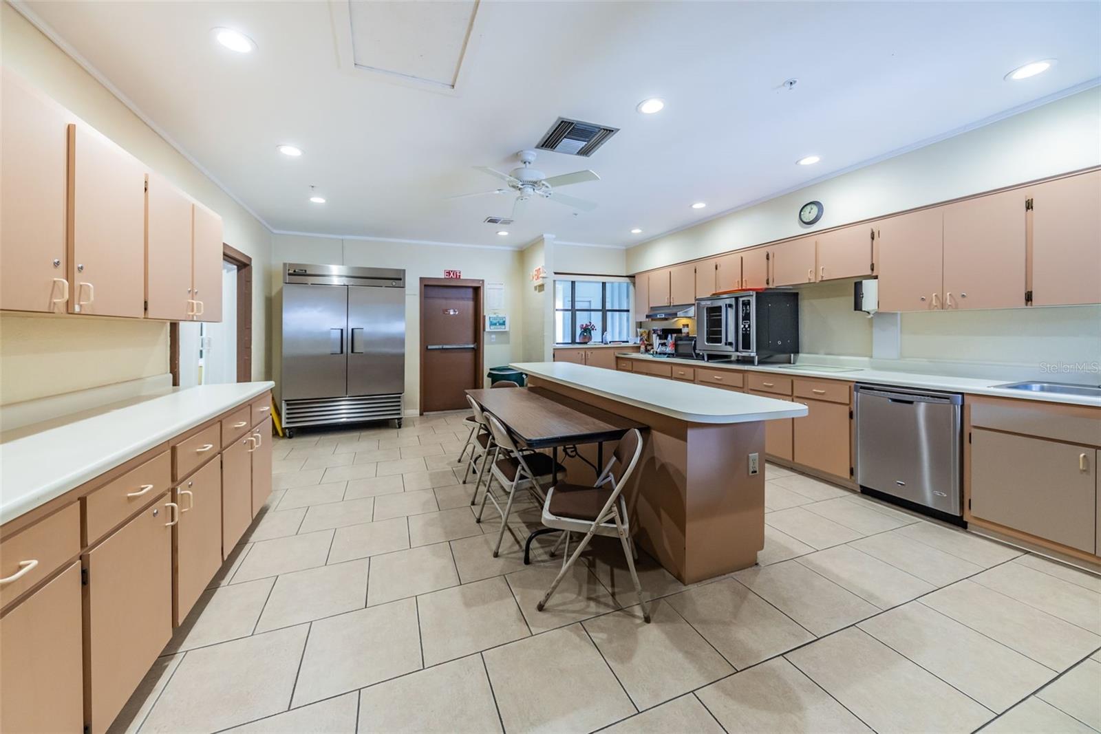 8136 GOLF CLUB CT