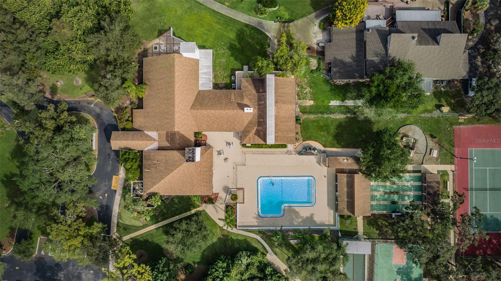 8136 GOLF CLUB CT