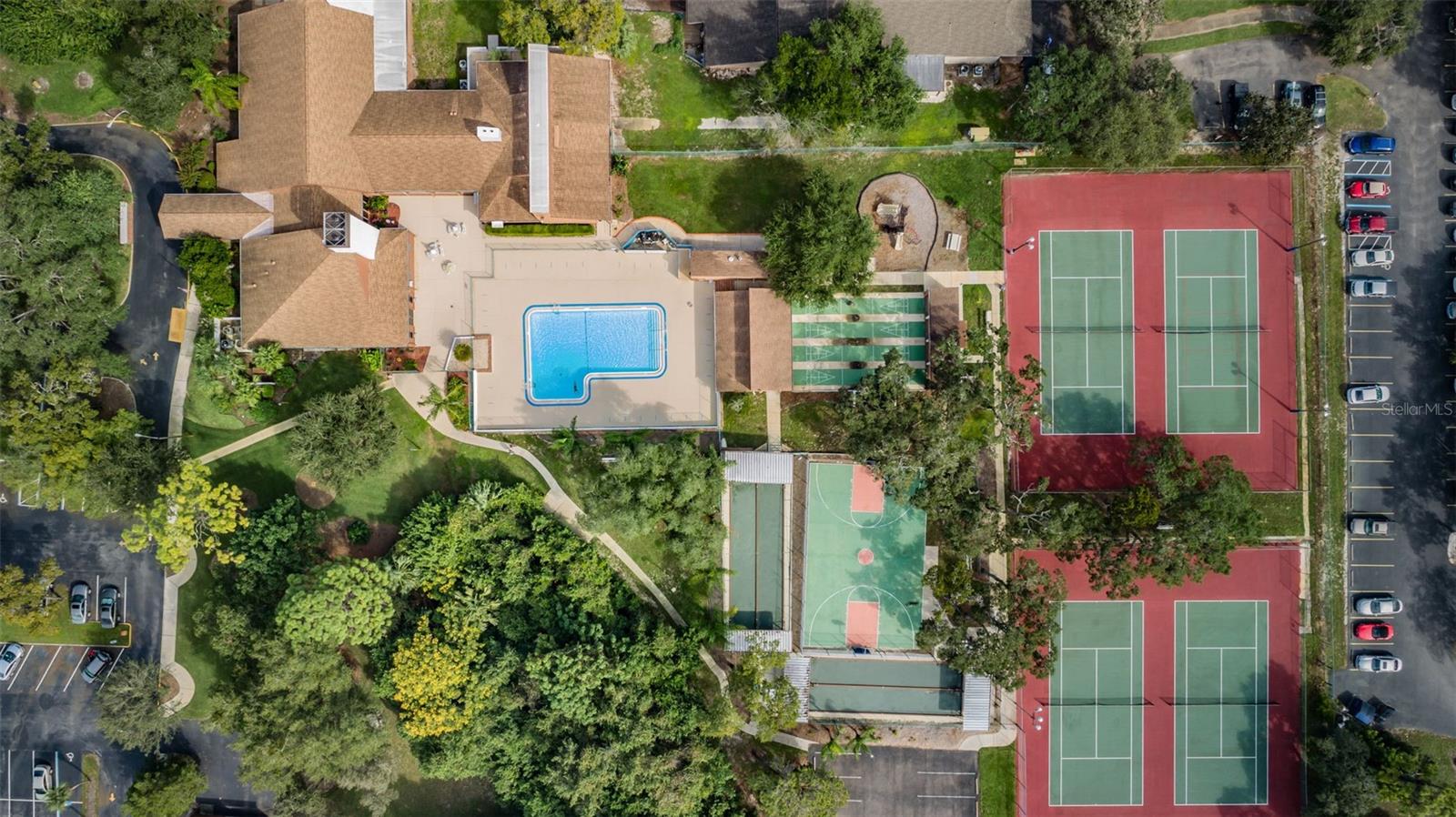 8136 GOLF CLUB CT
