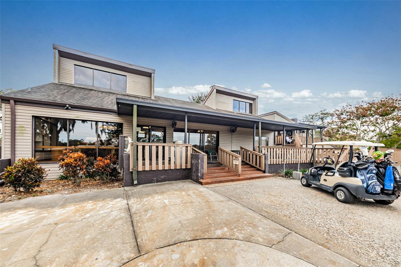 8136 GOLF CLUB CT